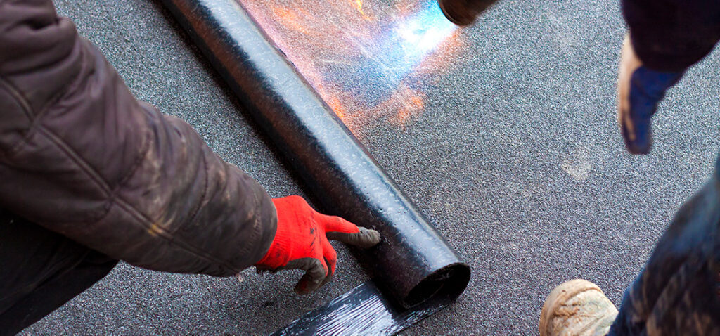 Applying waterproof bitumen with a torch